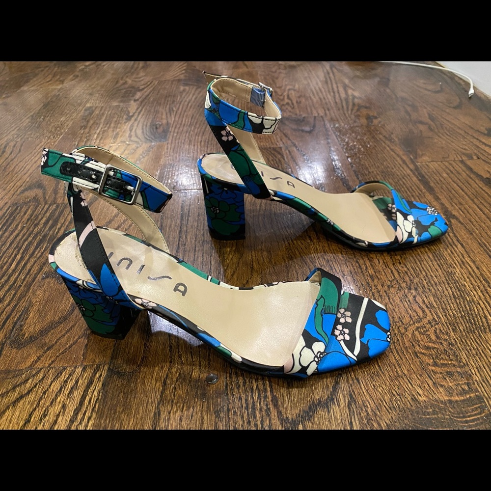 Unisa heeled sandals. Multi color black/blue